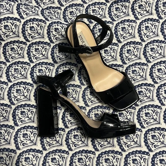 Steve Madden patent leather heels - Picture 5 of 9